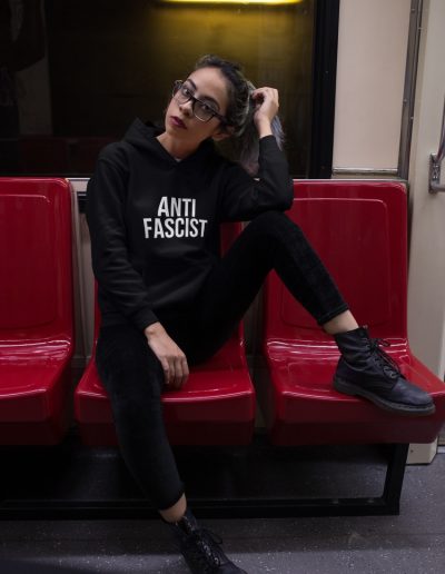 ANTIFASCIST organická unisex mikina s kapucí