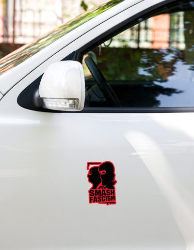 Smash Fascism kiss cut samolepky