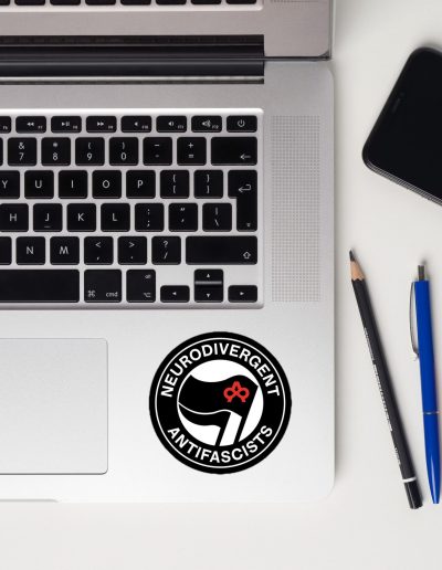 Neurodivergent Antifascists kiss cut samolepky