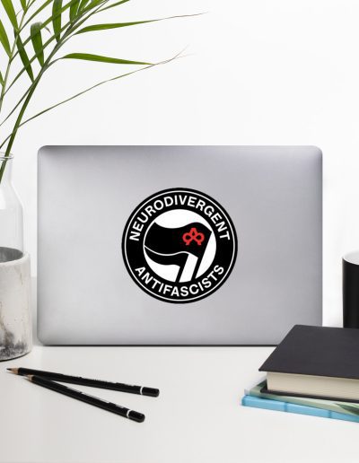 Neurodivergent Antifascists kiss cut samolepky