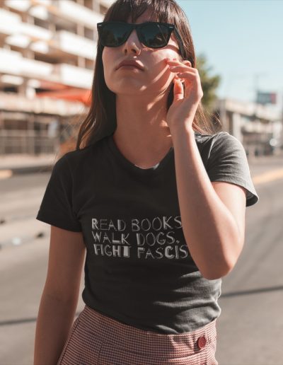 Read books. Walk dogs. Fight fascists. dámské tričko
