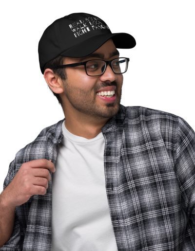 Read books. Walk dogs. Fight fascists. kšiltovka